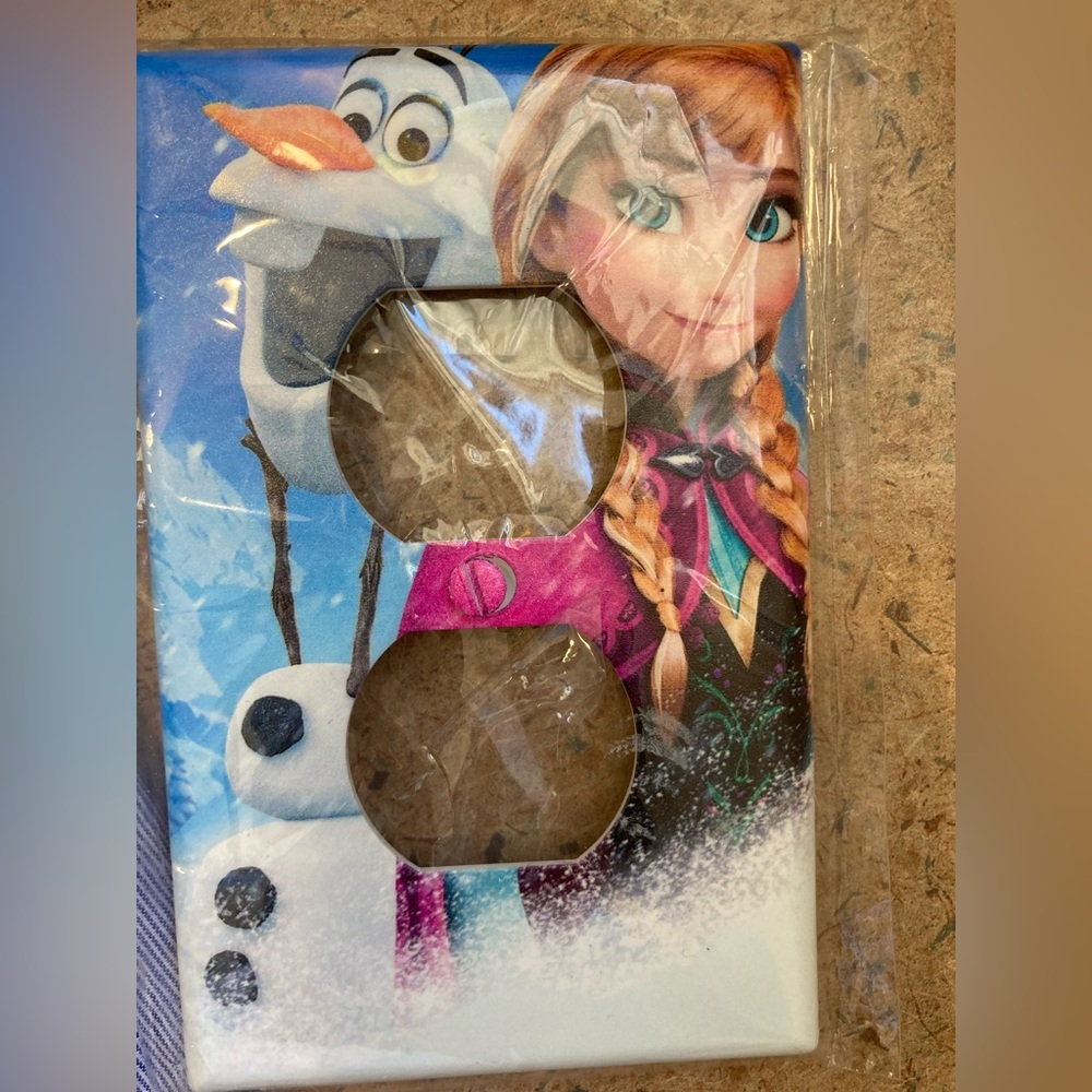 3 NWT FROZEN Outlet Covers